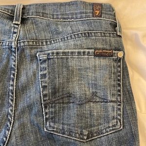 Lightly worn 7 for all mankind low rise cropped leg jean